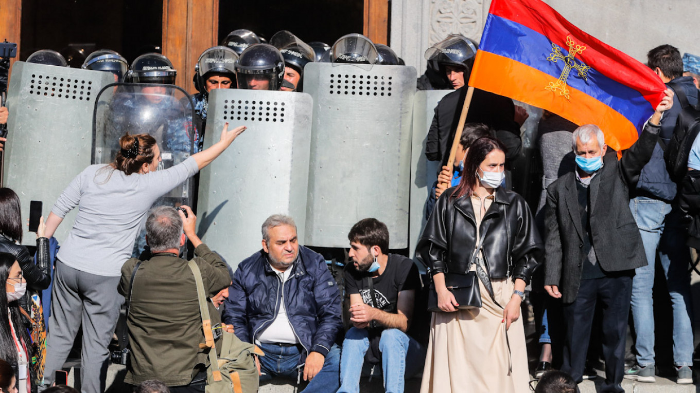 Police detains 170 protesters in Armenia as anti-Pashinyan movement gains momentum