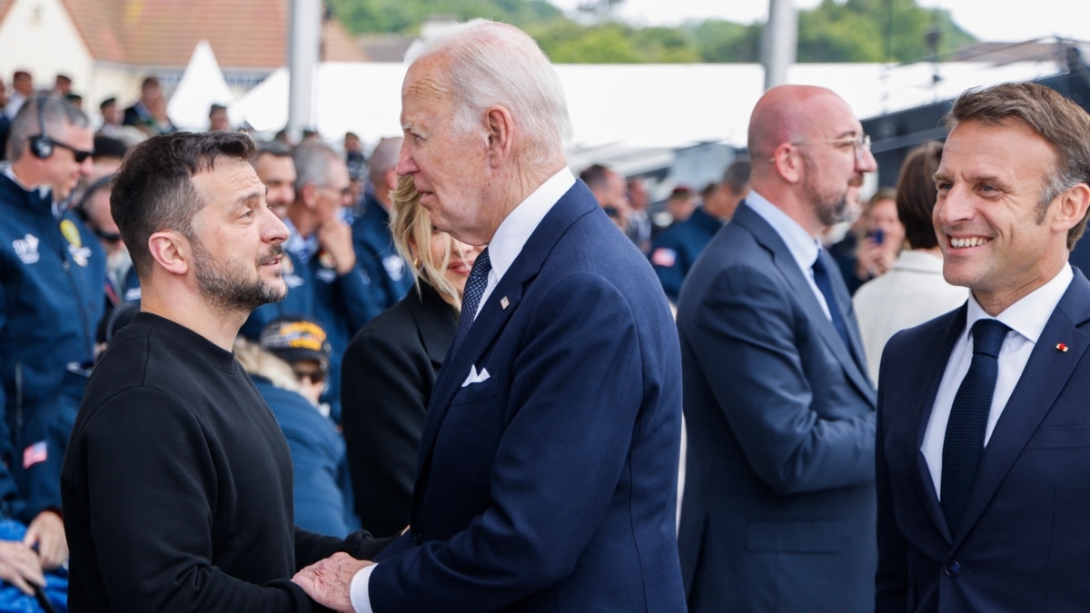 Biden apologizes to Zelenskiy for monthslong congressional delay in weapons delivery to Ukraine