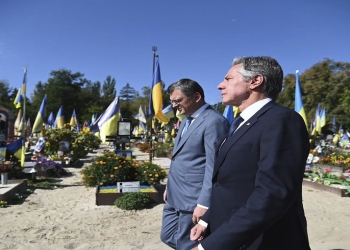 Top US diplomat makes surprise visit in show off support to Ukraine