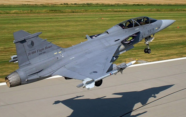 Ukraine to receive JAS 39 Gripen fighter jets in “historic” defence deal with Sweden