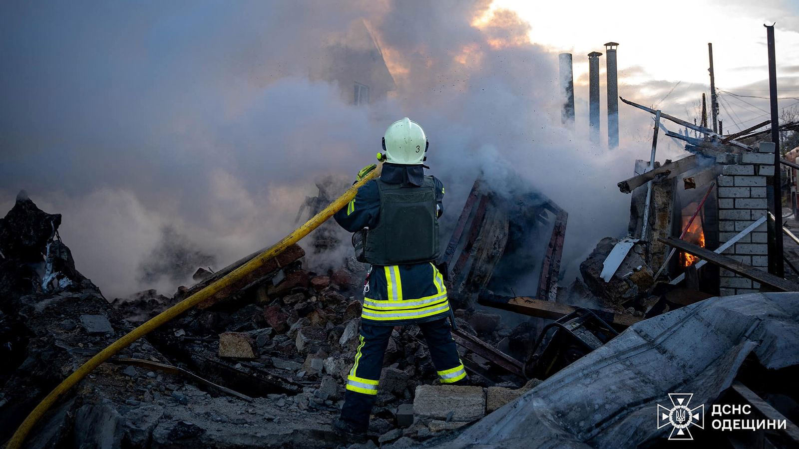Massive Russian airstrikes injure 20 people trigger power outage across Kyiv