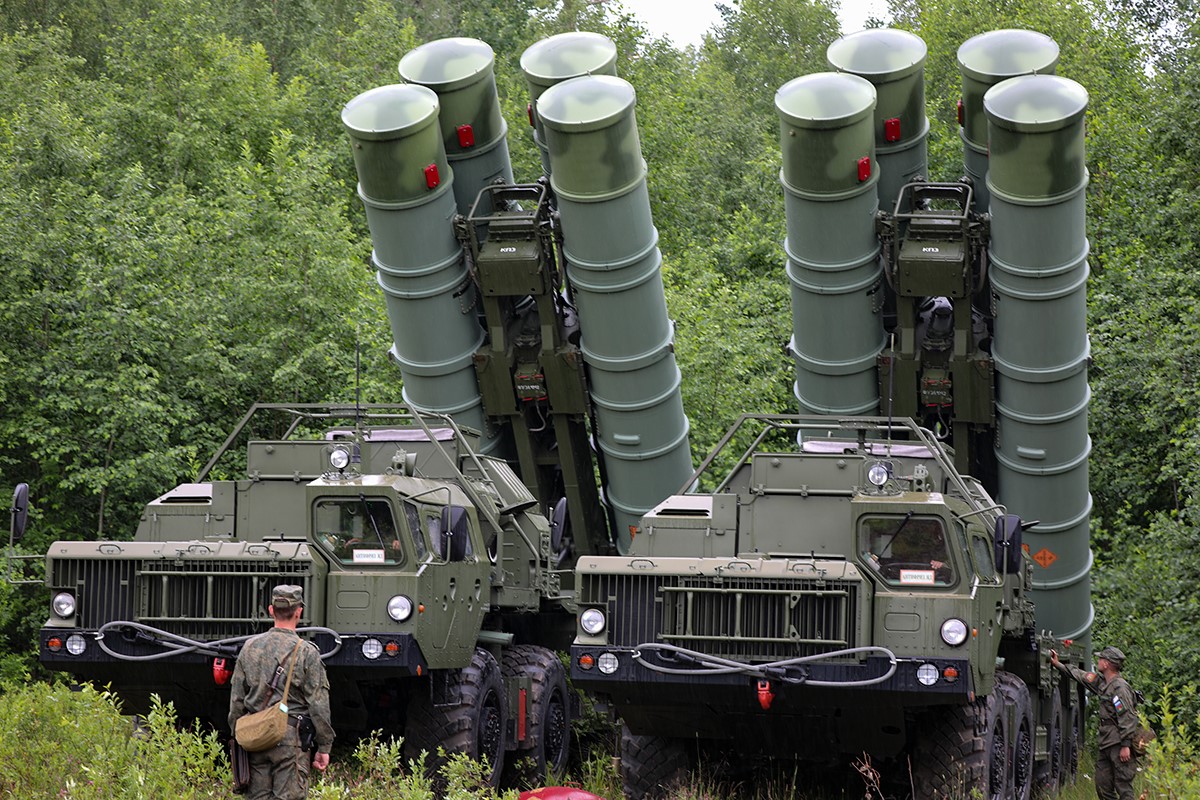 Ukraine destroys elite Russian troops, S-400 defence system