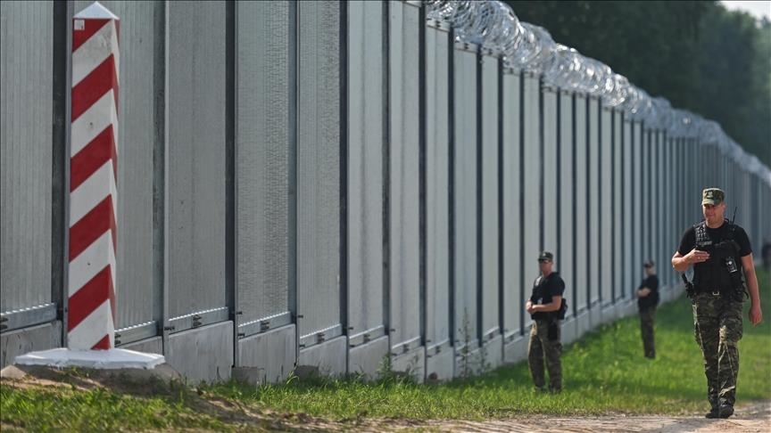 Polish border guards detain dozens of illegal migrants crossing tunnel under Belarus border