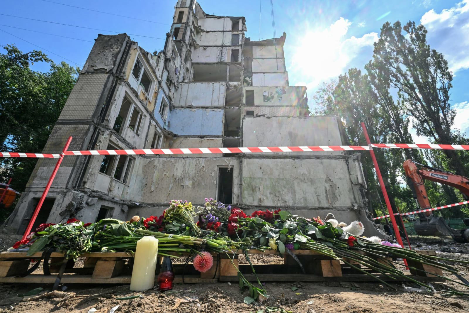 Mass shooting in Kyiv leaves six dead before police shoots gunman